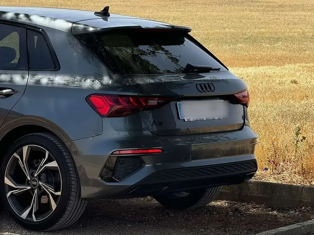 Usado Audi A3 Sportback S-Line 116 CV (85 kW) 2023 Gris Utilitario
