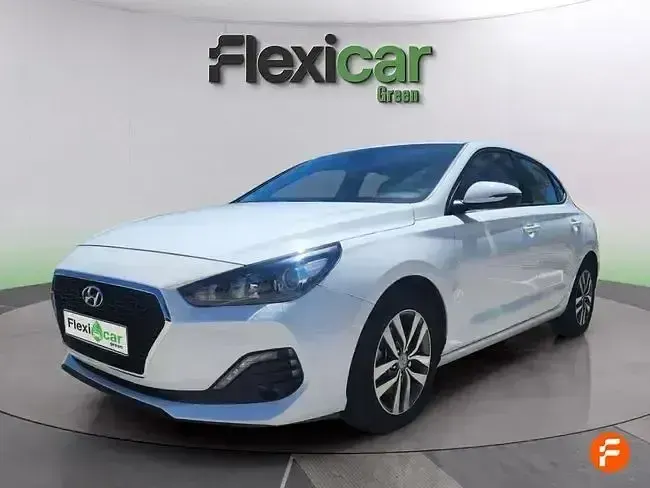 Usado Hyundai i30 120 CV (88 kW) 2020 Blanco