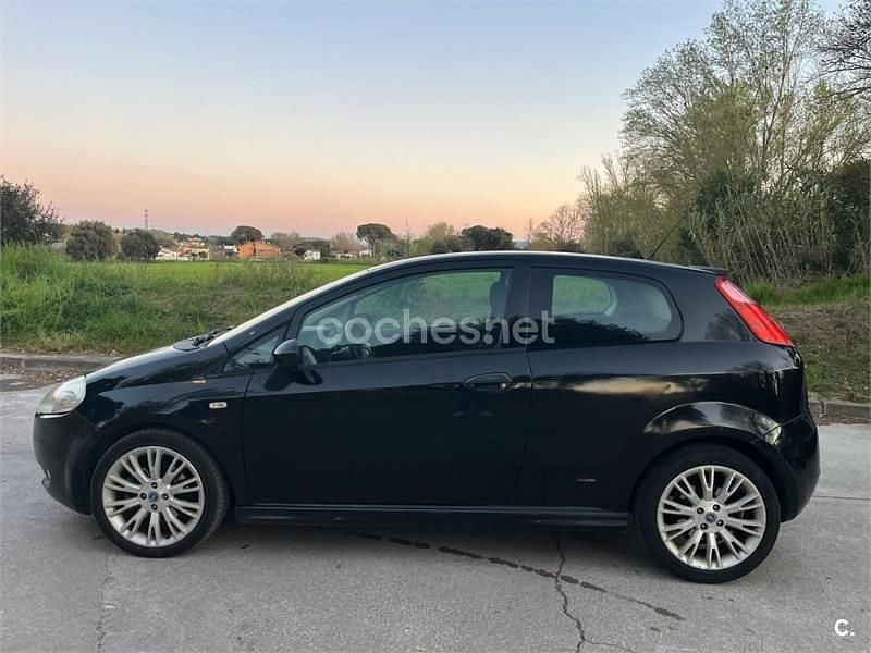 Usado Fiat Grande Punto Sport 130 CV (95 kW) 2007 Negro Utilitario