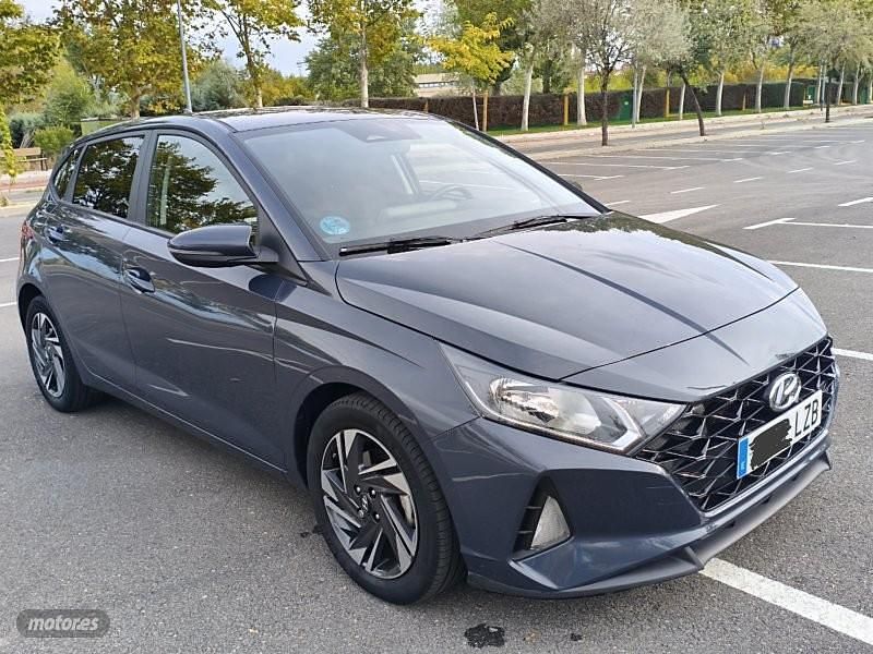 Gris Usado 2022 Hyundai i20 | 13.990 € (Precio justo) - Imagen 1/4