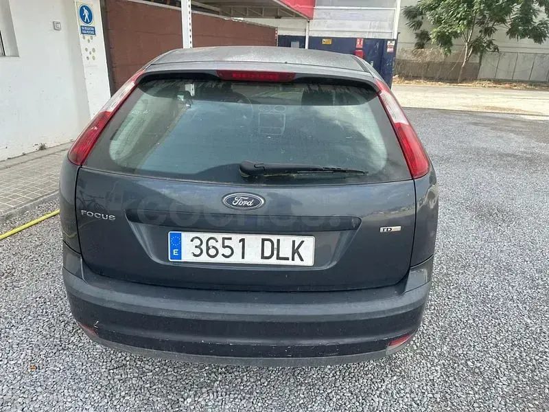 Usado Ford Focus Sport 136 CV (100 kW) 2006 Gris / plata Berlina