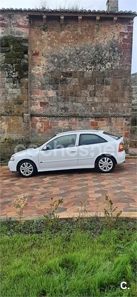 Usado Opel Astra Sportive 100 CV (73 kW) 2000 Blanco Berlina
