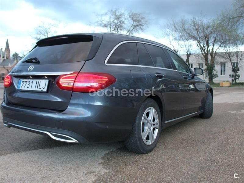 Usado Mercedes C180 Avantgarde 156 CV (114 kW) 2015 Gris / plata Berlina