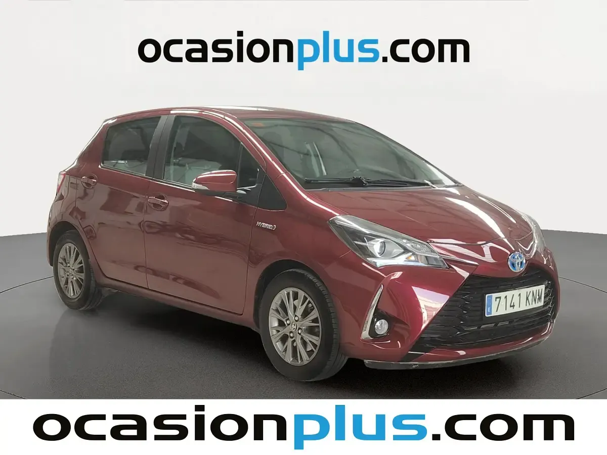 Usado Toyota Yaris Active 100 CV (73 kW) 2018 Rojo Utilitario