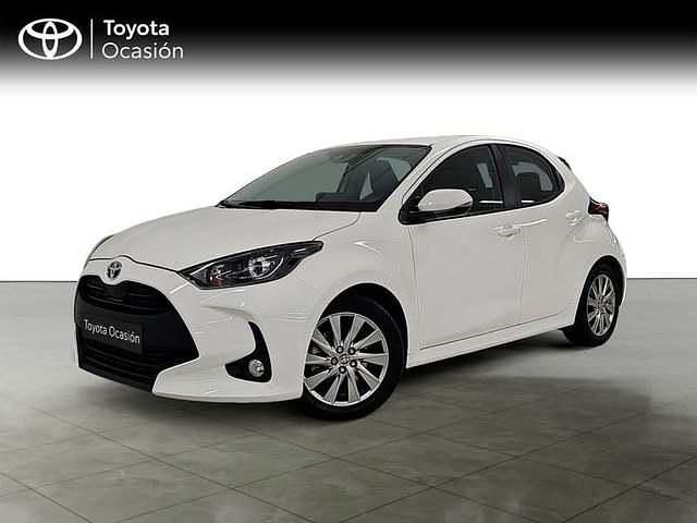 Usado Toyota Yaris Hybrid Active 116 CV (85 kW) 2023 Blanco Berlina