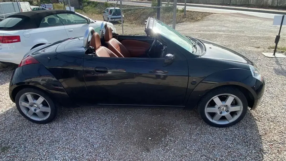 Usado Ford StreetKa 95 CV (69 kW) 2004 Negro Descapotable