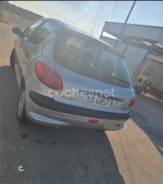 Gris / plata Usado 2000 Peugeot 206 Berlina | 1500 € (Precio justo) - Imagen 1/4