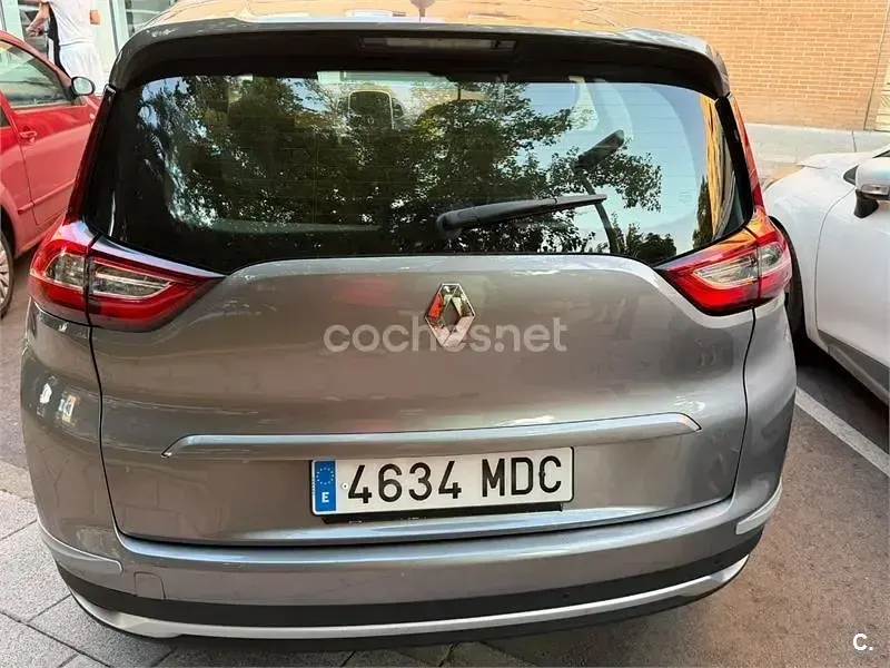 Usado Renault Grand Scénic IV Life 150 CV (110 kW) 2020 Gris / plata Monovolumen