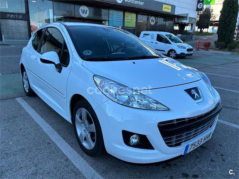 Usado Peugeot 207 Active 92 CV (67 kW) 2011 Blanco Berlina