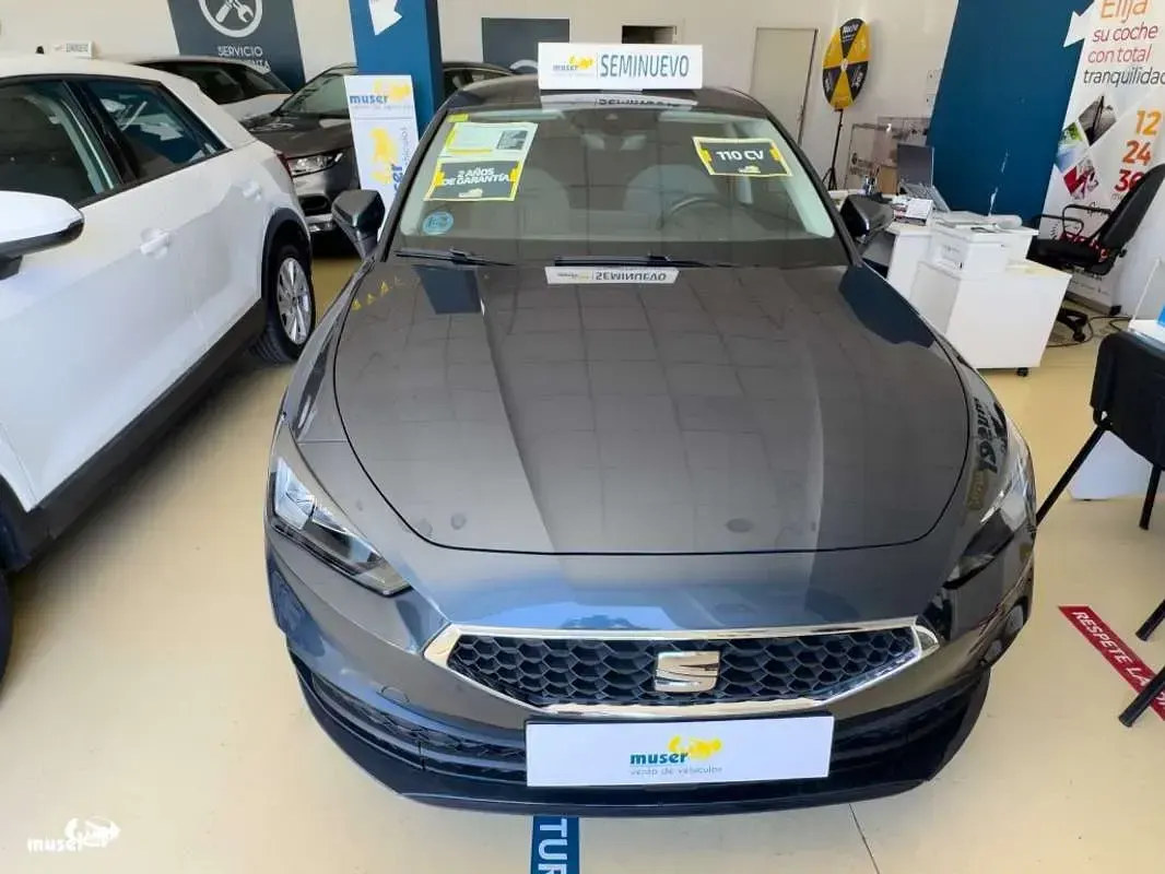 Usado Seat Leon Style 110 CV (80 kW) 2021 Gris Utilitario