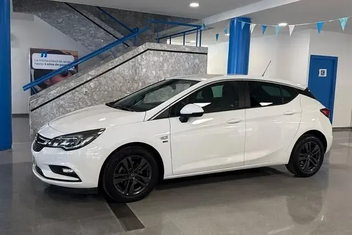 Usado Opel Astra S 110 CV (80 kW) 2019