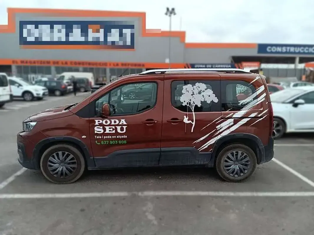 Usado Peugeot Rifter Allure 110 CV (80 kW) 2021 Marrón Monovolumen