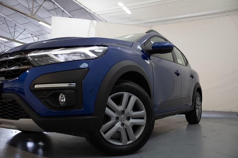 Usado Dacia Sandero Comfort 91 CV (66 kW) 2022 Azul Berlina