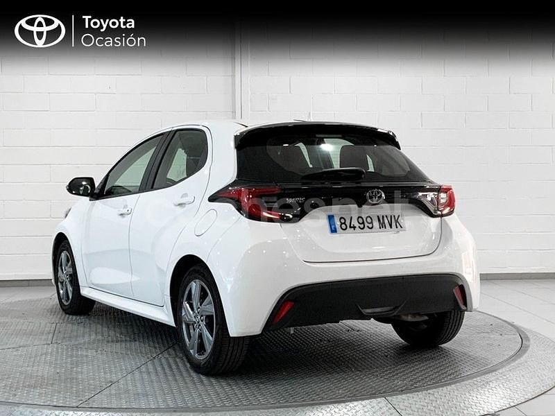 Usado Toyota Yaris Hybrid Active 116 CV (85 kW) 2024 Blanco Berlina