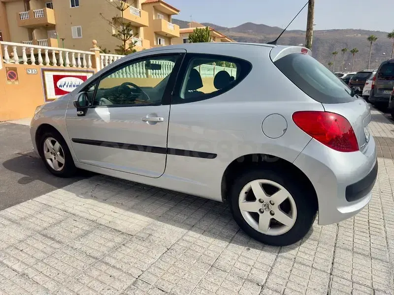 Usado Peugeot 207 90 CV (66 kW) 2007 Gris / plata Berlina
