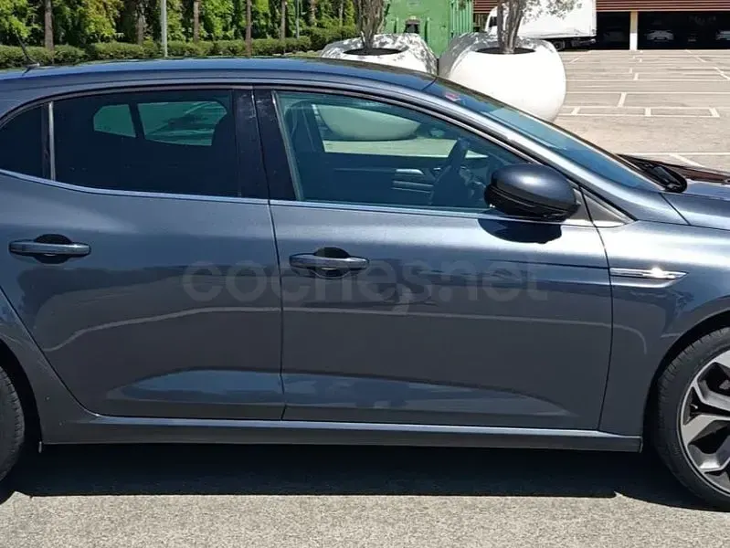 Usado Renault Mégane Zen 130 CV (95 kW) 2016 Azul Berlina