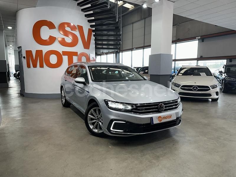 Usado VW Passat GTE 218 CV (160 kW) 2023 Gris / plata Familiar