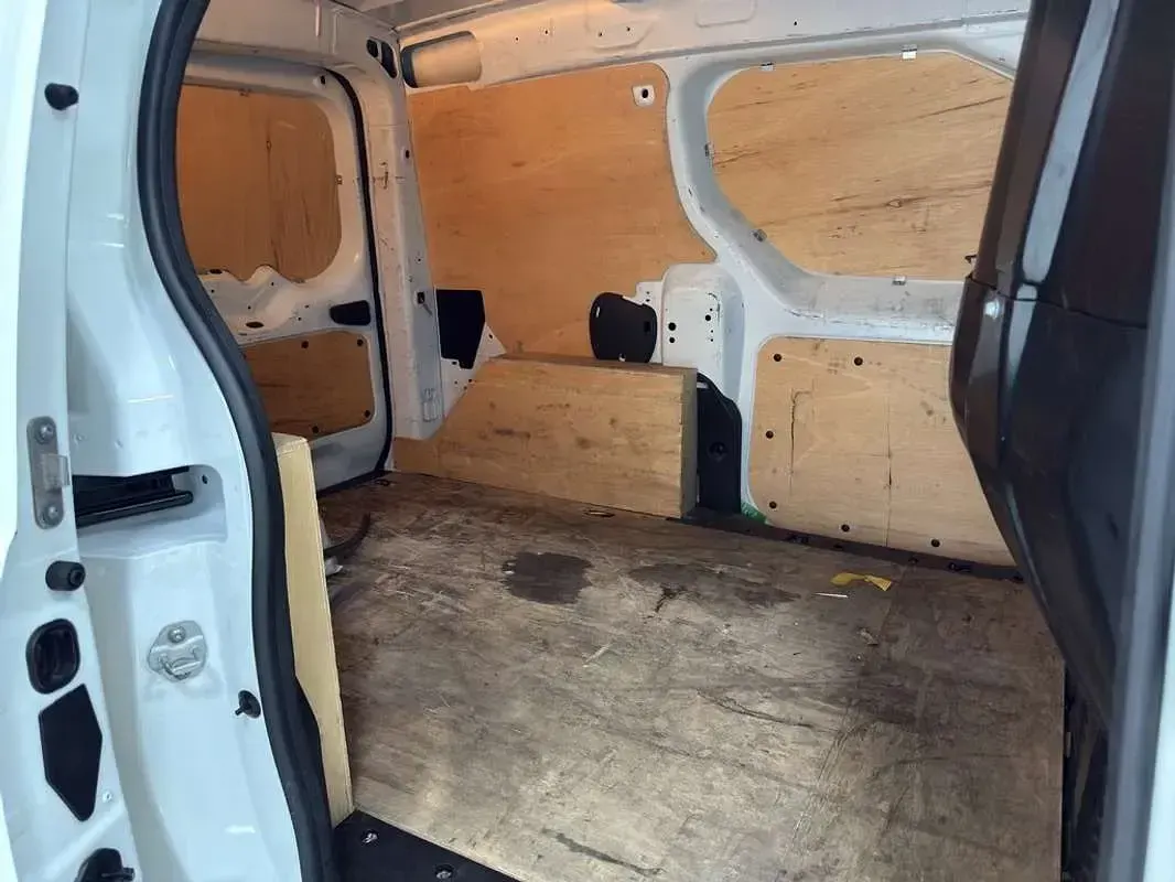 Usado Dacia Dokker Essentiel 102 CV (75 kW) 2018 Blanco Monovolumen