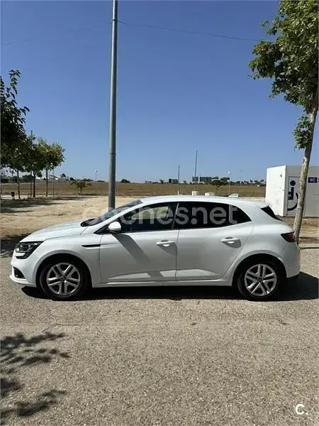 Usado Renault Mégane IV Life 90 CV (66 kW) 2016 Blanco Berlina