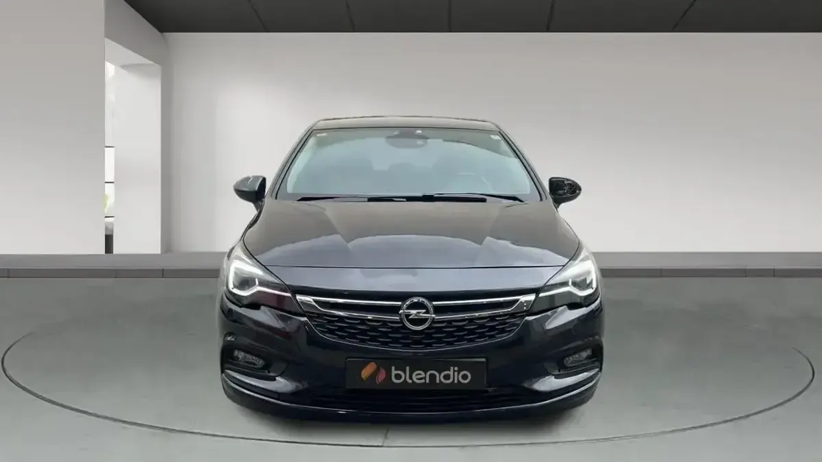 Usado Opel Astra Business 130 CV (95 kW) 2015 Negro