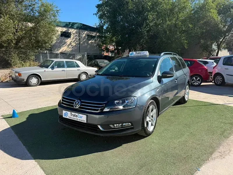 Usado VW Passat Advance 105 CV (77 kW) 2011 Gris / plata Familiar