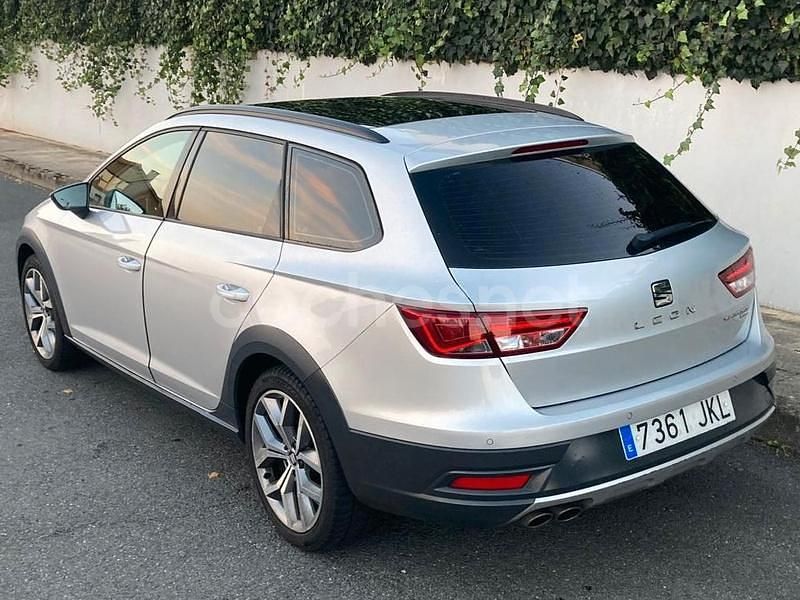 Usado Seat Leon 4Drive 184 CV (135 kW) 2015 Gris / plata Familiar