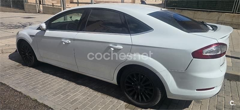 Usado Ford Mondeo Limited 115 CV (84 kW) 2012 Blanco Berlina