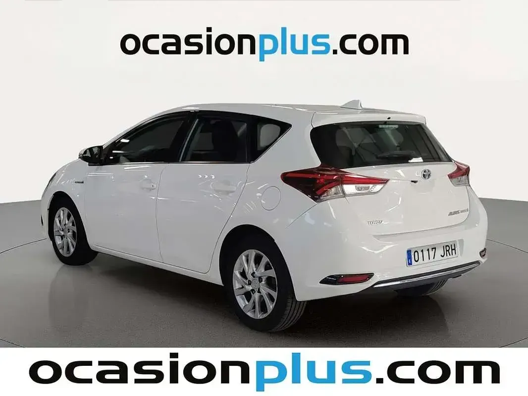 Usado Toyota Auris Active 116 CV (85 kW) 2016 Blanco Utilitario