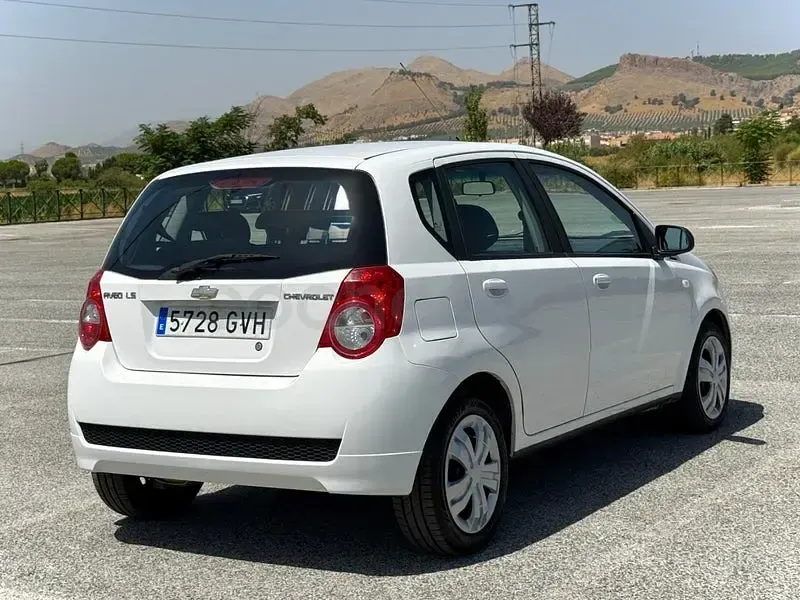 Usado Chevrolet Aveo LS 84 CV (61 kW) 2010 Blanco Berlina