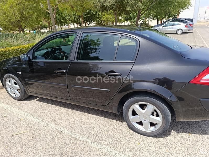 Negro Usado 2007 Renault Mégane II Berlina | 2800 € (Precio justo) - Imagen 1/4