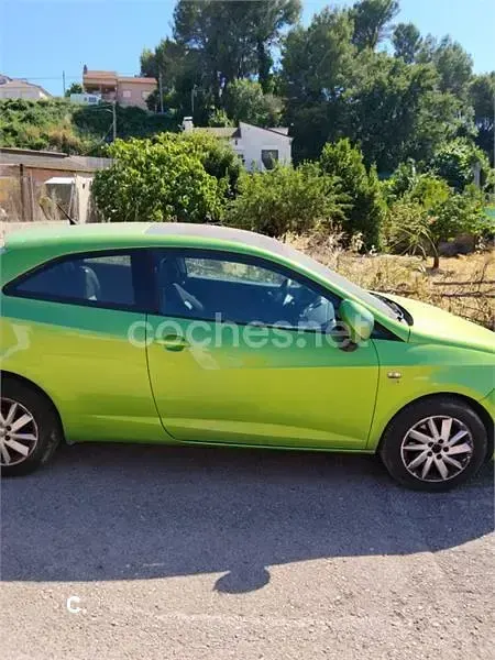Usado Seat Ibiza SC Style 105 CV (77 kW) 2012 Verde Utilitario
