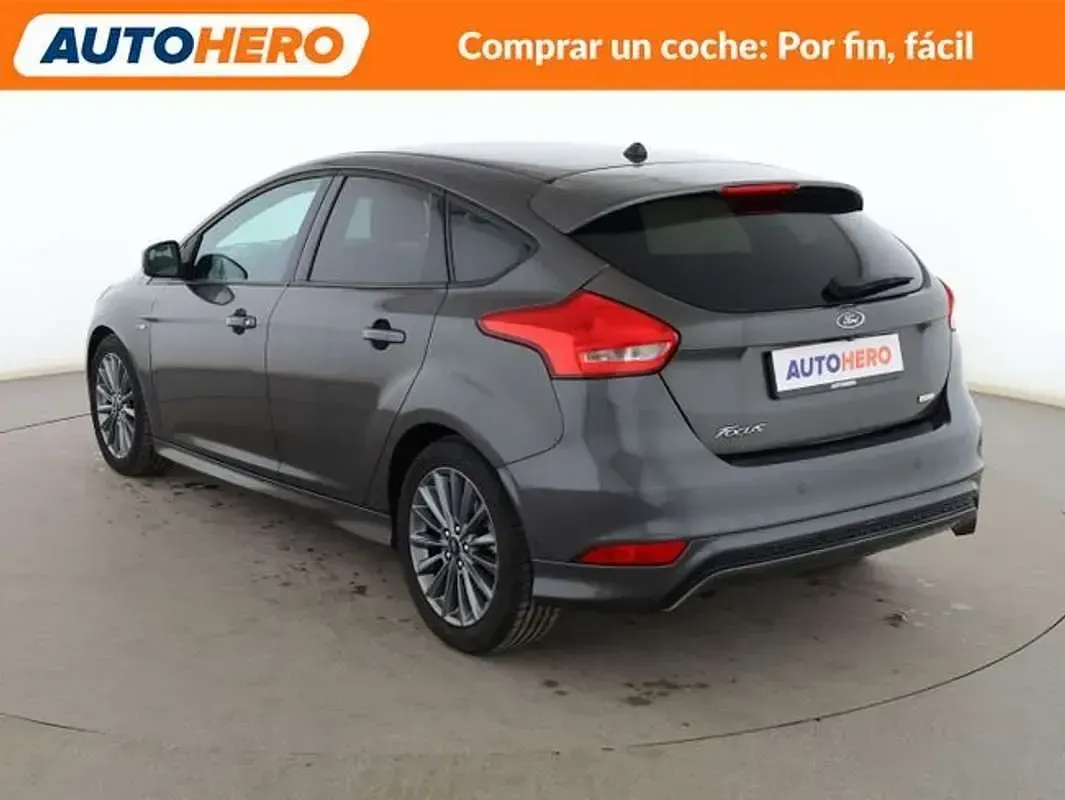 Usado Ford Focus ST-Line 125 CV (91 kW) 2018 Gris Utilitario