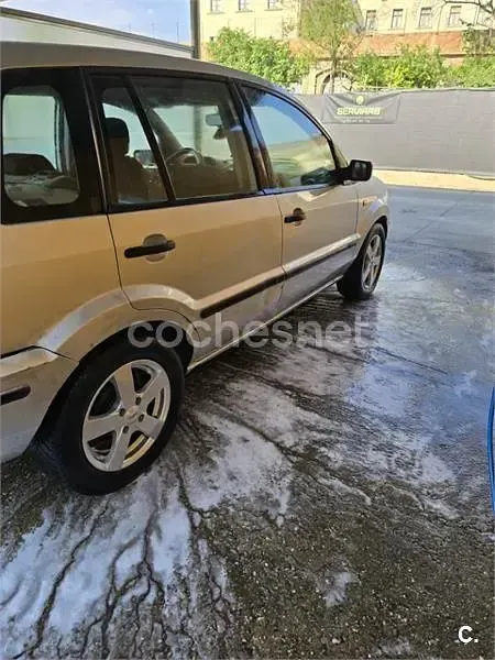 Usado Ford Fusion 100 CV (73 kW) 2002 Gris / plata Utilitario