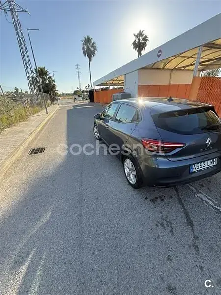 Usado Renault Clio V Intens 90 CV (66 kW) 2021 Gris / plata Berlina