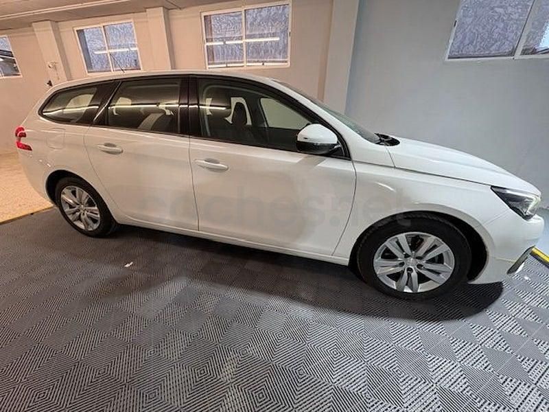 Usado Peugeot 308 SW Active 130 CV (95 kW) 2018 Blanco Familiar