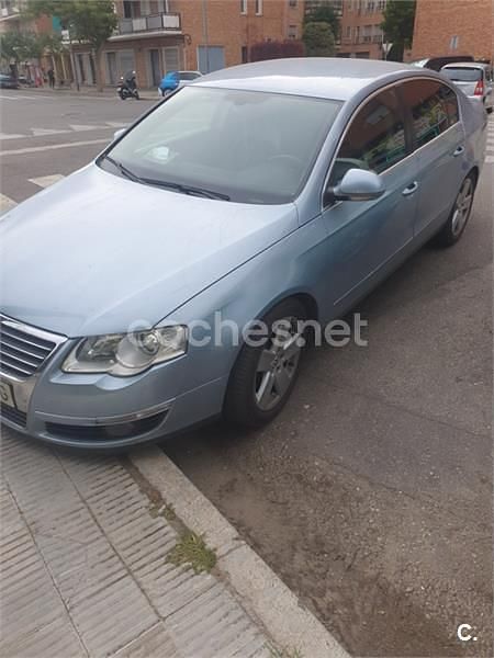 Gris / plata Usado 2006 VW Passat Advance Berlina | 3900 € (Precio justo) - Imagen 1/4