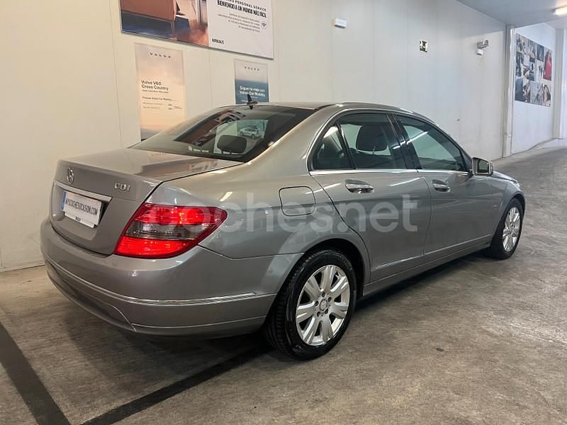 Usado Mercedes C200 Avantgarde 136 CV (100 kW) 2010 Gris / plata Berlina