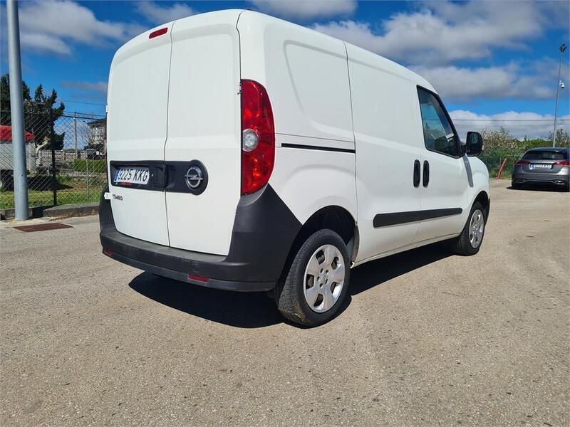 Usado Opel Combo 95 CV (69 kW) 2018 Blanco Monovolumen