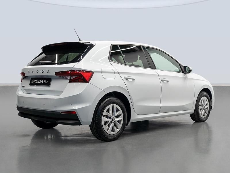 Usado Skoda Fabia Selection 116 CV (85 kW) 2025 Blanco Berlina