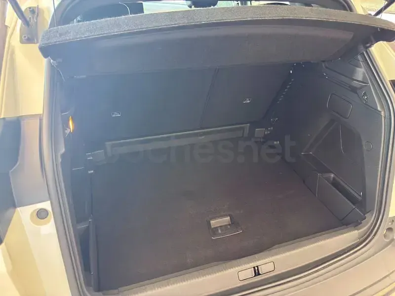 Usado Peugeot 3008 Active 130 CV (95 kW) 2023 Blanco SUV