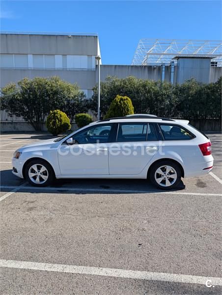 Usado Skoda Octavia 130 CV (95 kW) 2019 Blanco Familiar