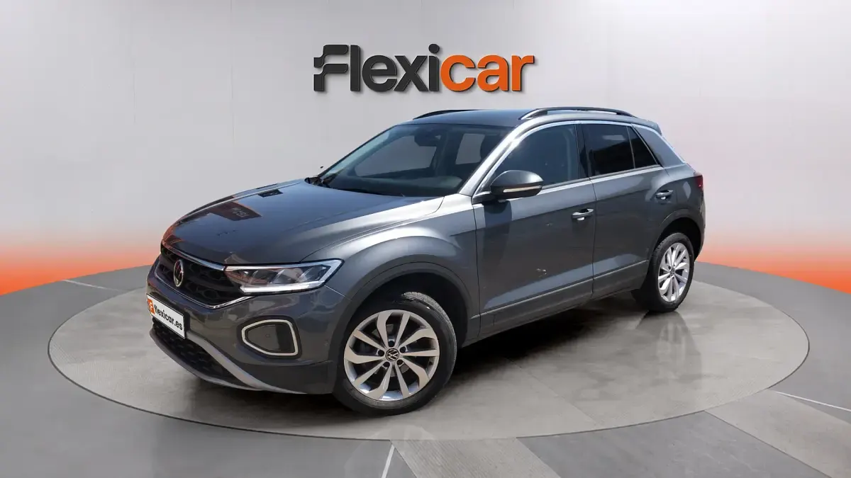 Usado VW T-Roc Life 150 CV (110 kW) 2024 Gris SUV