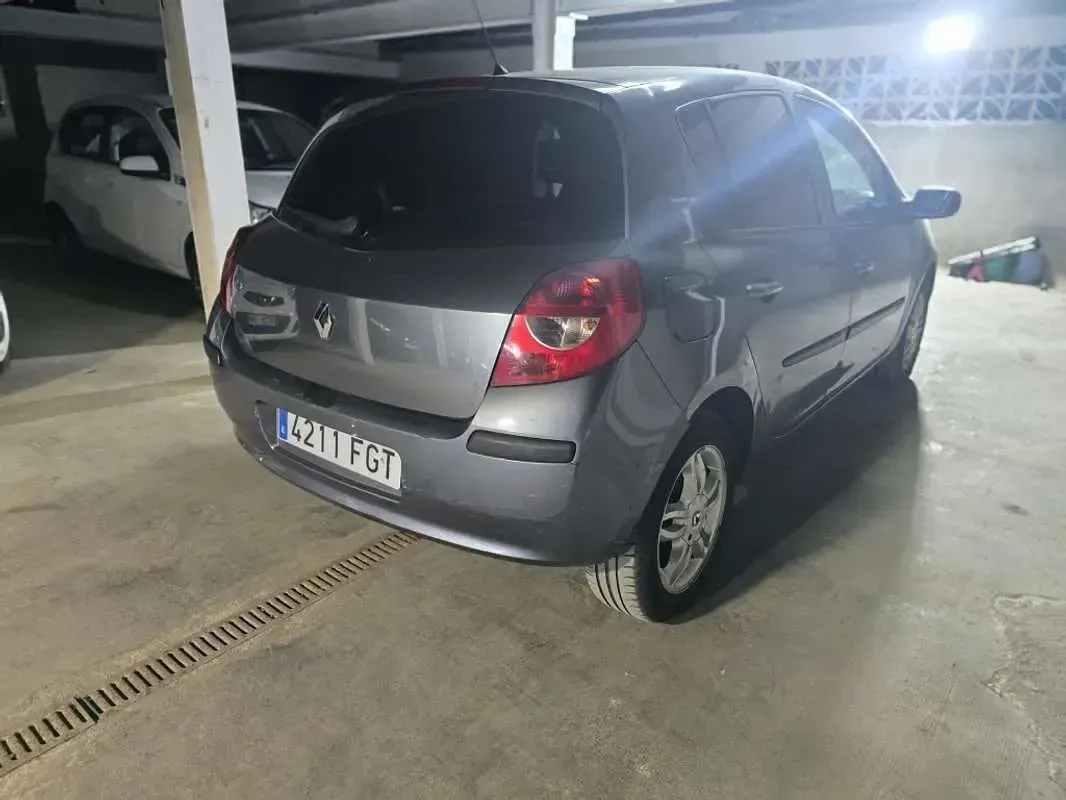 Usado Renault Clio Dynamique 86 CV (63 kW) 2006 Azul Utilitario