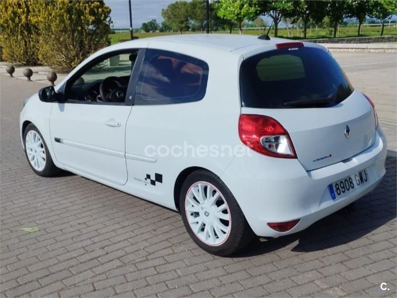 Blanco Usado 2010 Renault Clio II Expression Berlina | 6000 € (Caro) - Imagen 1/4