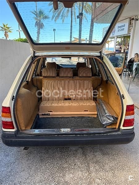 Usado Mercedes E220 150 CV (110 kW) 1993 Blanco Familiar