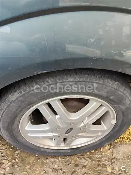 Usado Ford Focus Ambiente 100 CV (73 kW) 2003 Verde Berlina