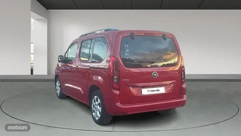 Usado Opel Combo Life Selective 110 CV (80 kW) 2019 Rojo Monovolumen