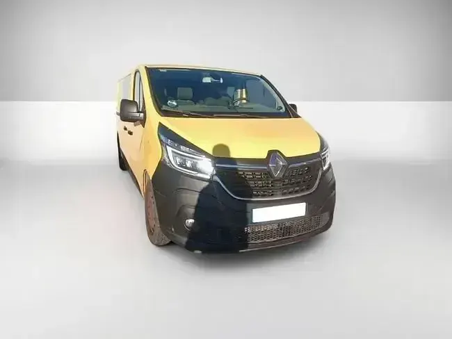 Usado Renault Trafic 95 CV (69 kW) 2019 Amarillo Monovolumen