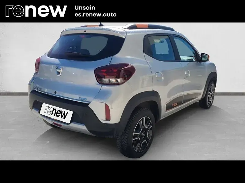 Usado Dacia Spring Comfort Plus 33 kW (45 CV) 2023 Gris Utilitario