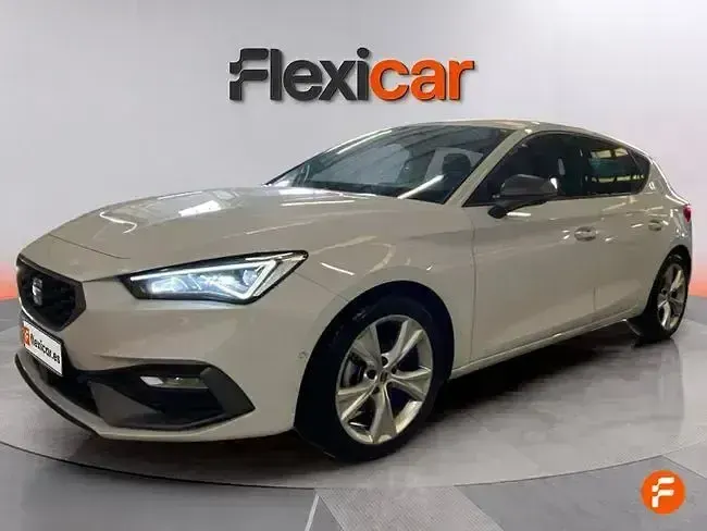 Usado Seat Leon Style 110 CV (80 kW) 2024 Blanco Berlina